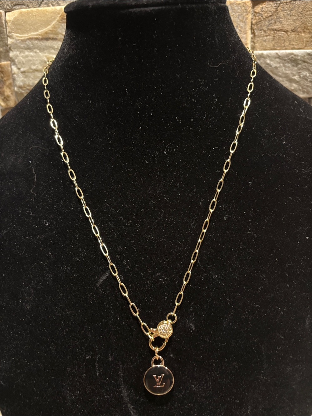 Gold Pendant Chain Necklace with LV Skittle Logo Disc